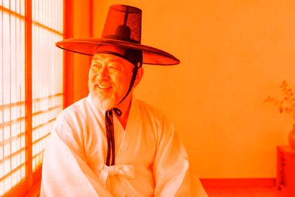 Vivid Light with #e8743b on the hanbok-portrait photo