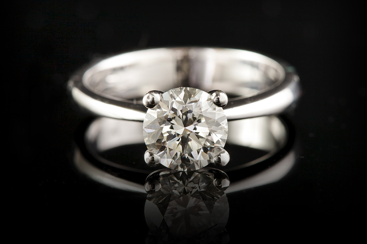 Black Stage: solitaire ring standing on its reflection